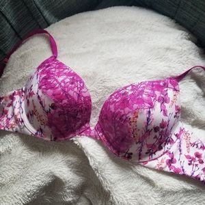 32D Victoria's Secret Push-up Tshirt bras